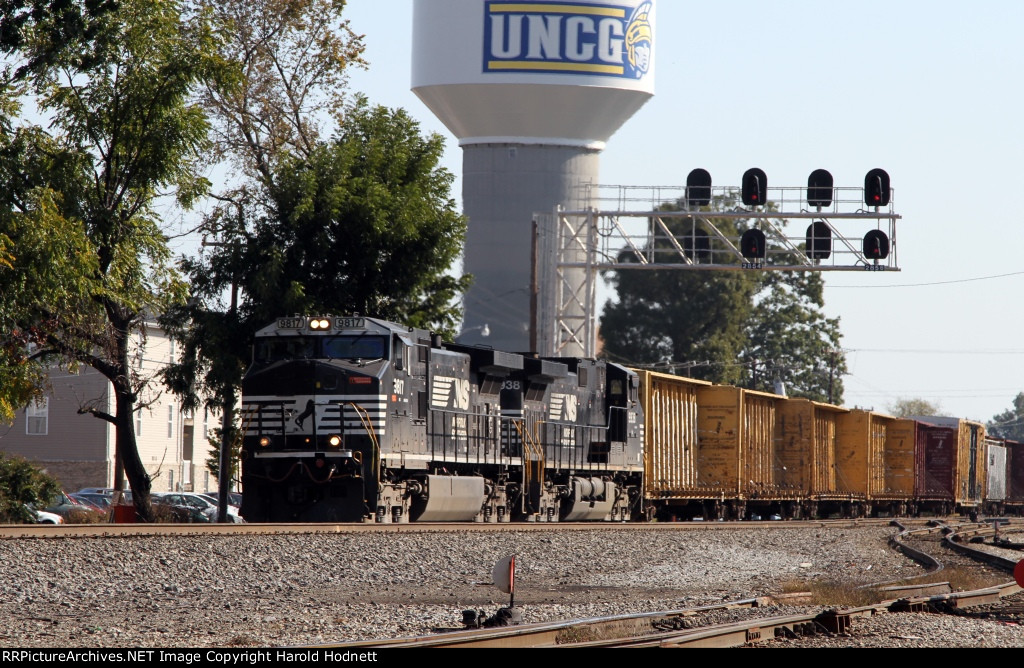 NS 9817 leads train 11R towards Pomona